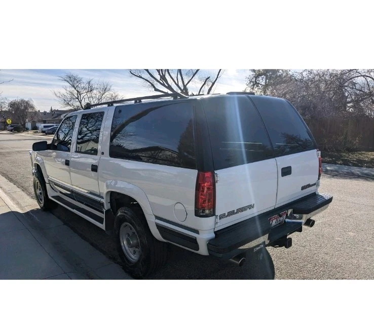 1997 GMC Suburban 8th Gen - Image 8 of 30