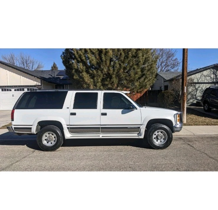 1997 GMC Suburban 8th Gen - Image 6 of 30