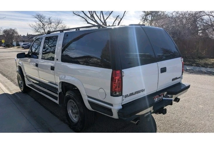 1997 GMC Suburban 8th Gen - Image 8 of 31