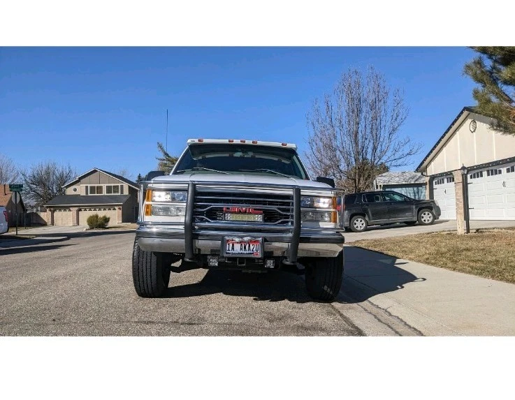 1997 GMC Suburban 8th Gen - Image 7 of 30