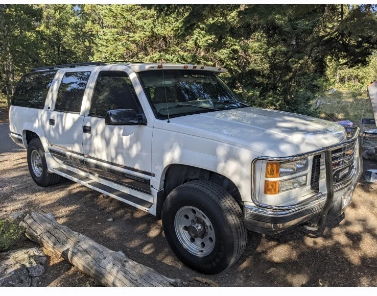 1997 GMC Suburban 8th Gen - Image 2 of 31