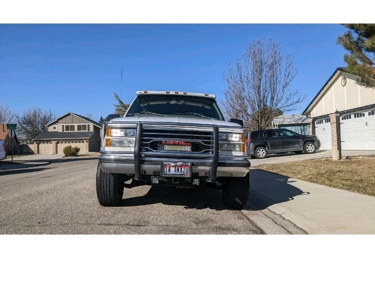 1997 GMC Suburban 8th Gen - Image 7 of 31