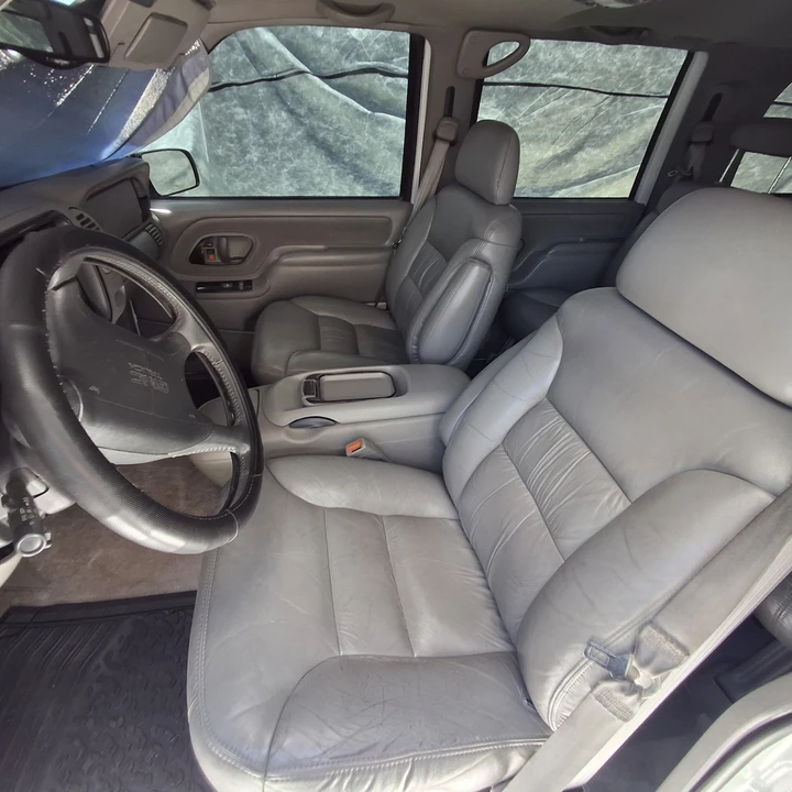 1997 GMC Suburban 8th Gen - Image 18 of 30