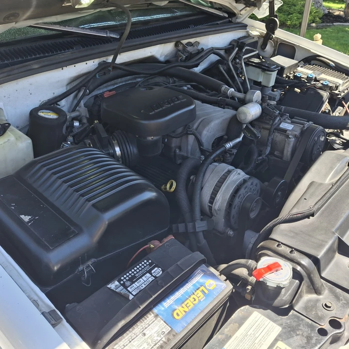 1997 GMC Suburban 8th Gen - Image 9 of 31