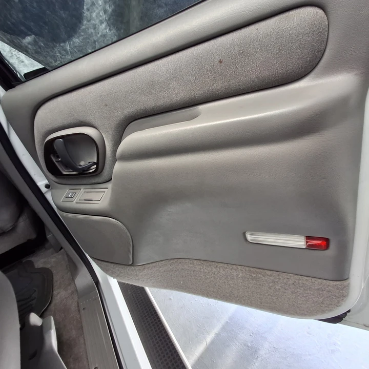 1997 GMC Suburban 8th Gen - Image 26 of 30