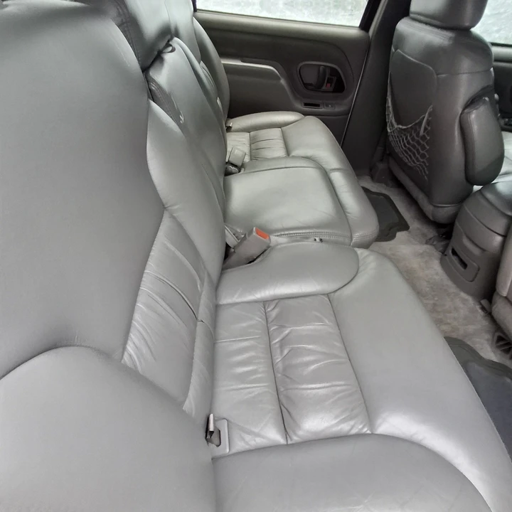 1997 GMC Suburban 8th Gen - Image 26 of 31