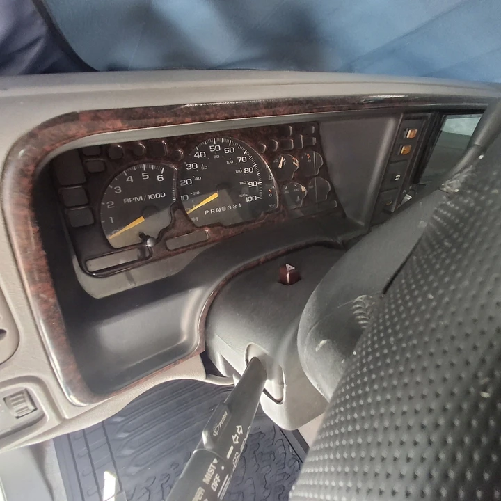 1997 GMC Suburban 8th Gen - Image 20 of 31