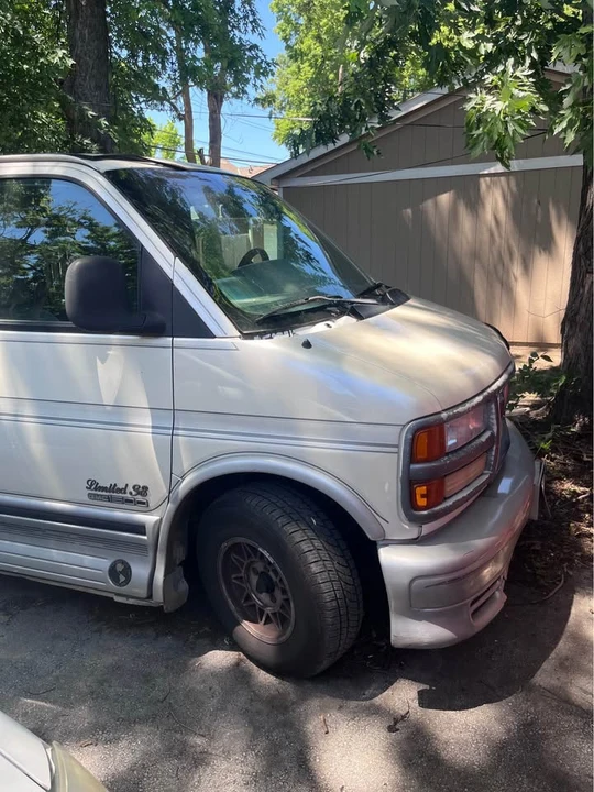 1997 GMC Savana - Image 2 of 7