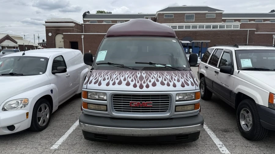 1997 GMC Savana - Image 3 of 10