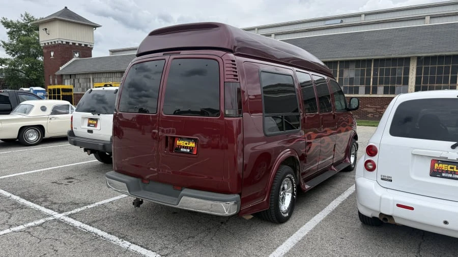 1997 GMC Savana - Image 2 of 10