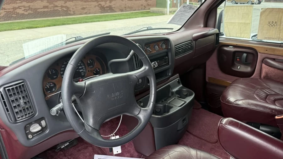 1997 GMC Savana - Image 6 of 10