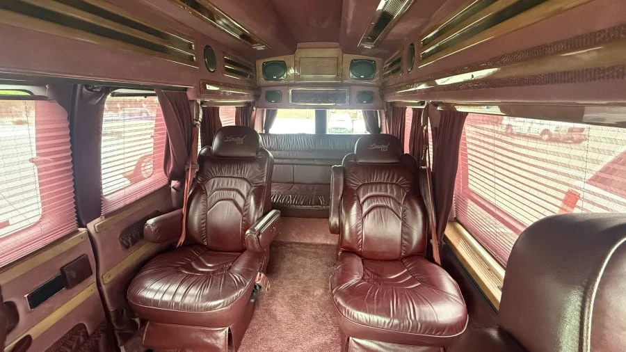 1997 GMC Savana - Image 7 of 10