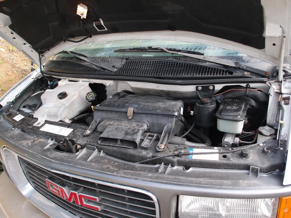 1997 GMC Savana - Image 9 of 21
