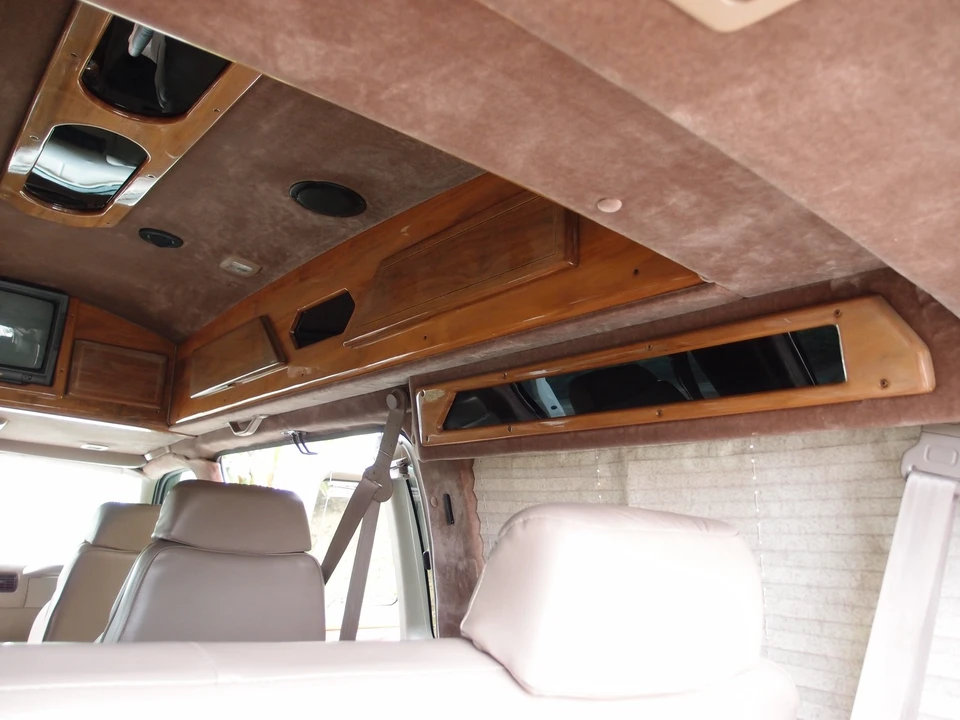 1997 GMC Savana - Image 8 of 21
