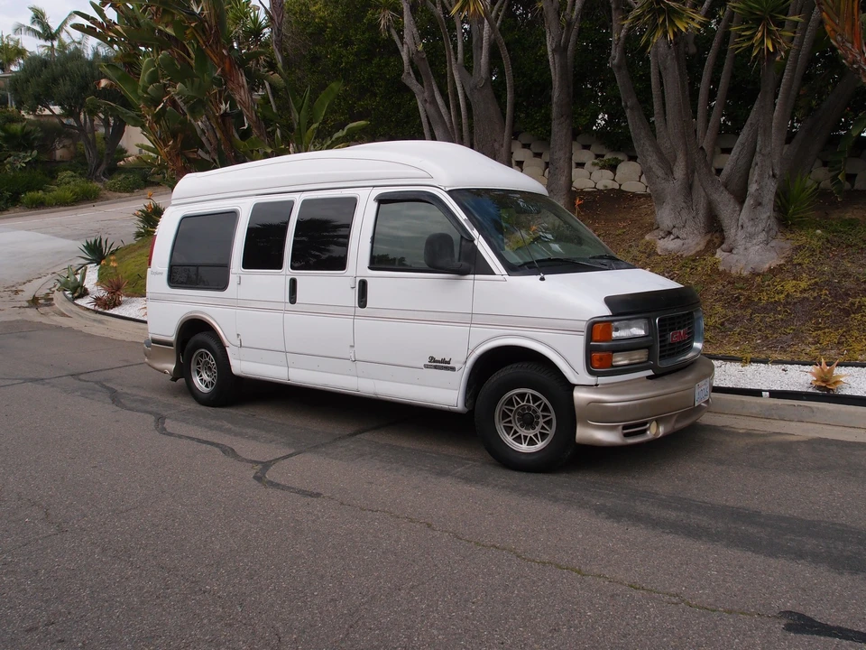 1997 GMC Savana - Image 10 of 21