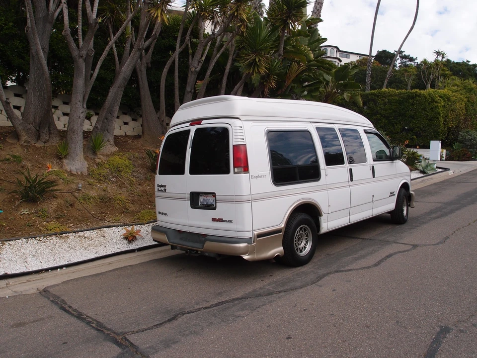 1997 GMC Savana - Image 11 of 21