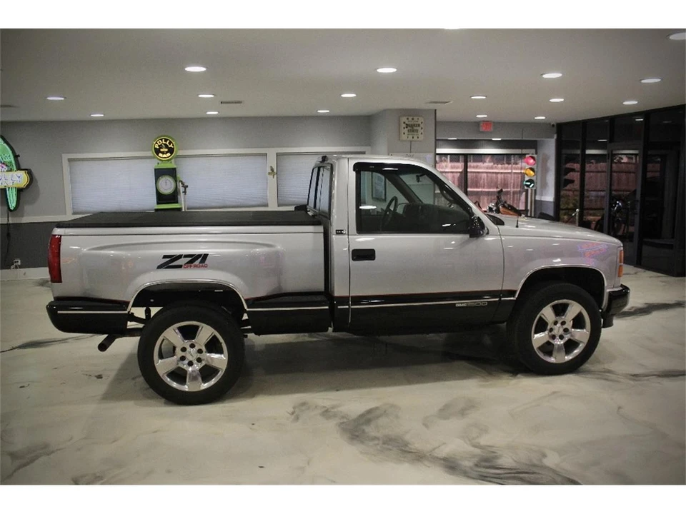 1997 GMC Sierra 1st Gen - Image 9 of 31