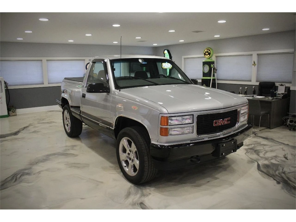 1997 GMC Sierra 1st Gen - Image 2 of 31