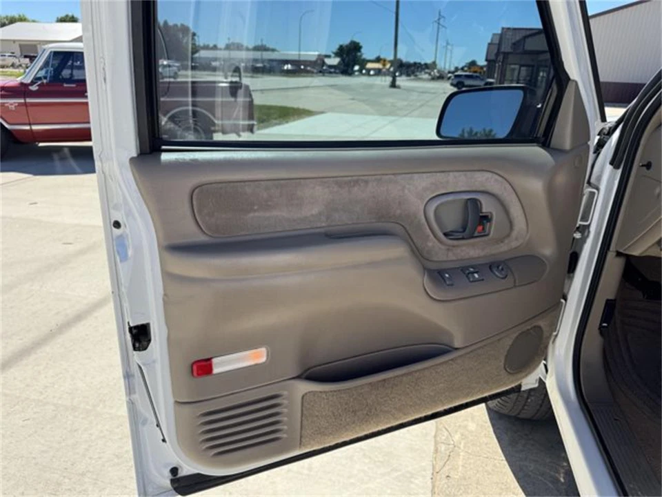 1997 GMC Sierra 1st Gen - Image 11 of 26