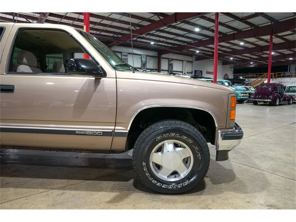 1997 GMC Sierra 1st Gen - Image 11 of 31
