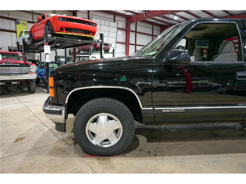 1997 GMC Sierra 1st Gen - Image 3 of 31