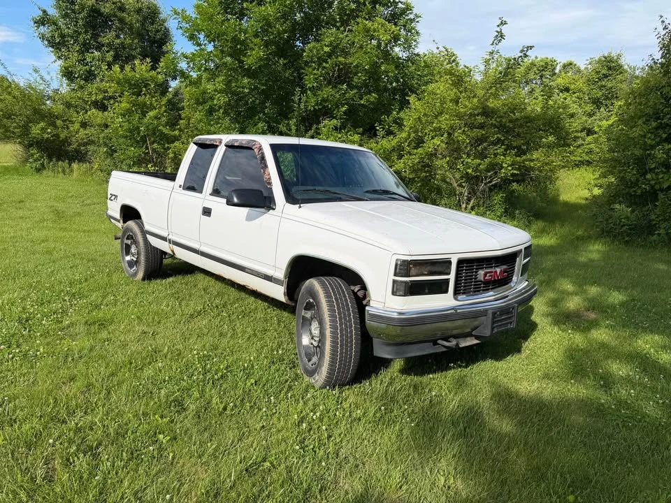 1997 GMC Sierra 1st Gen - Image 2 of 9