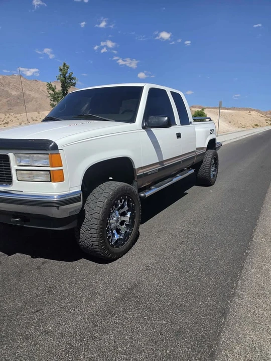 1997 GMC Sierra 1st Gen - Image 2 of 19