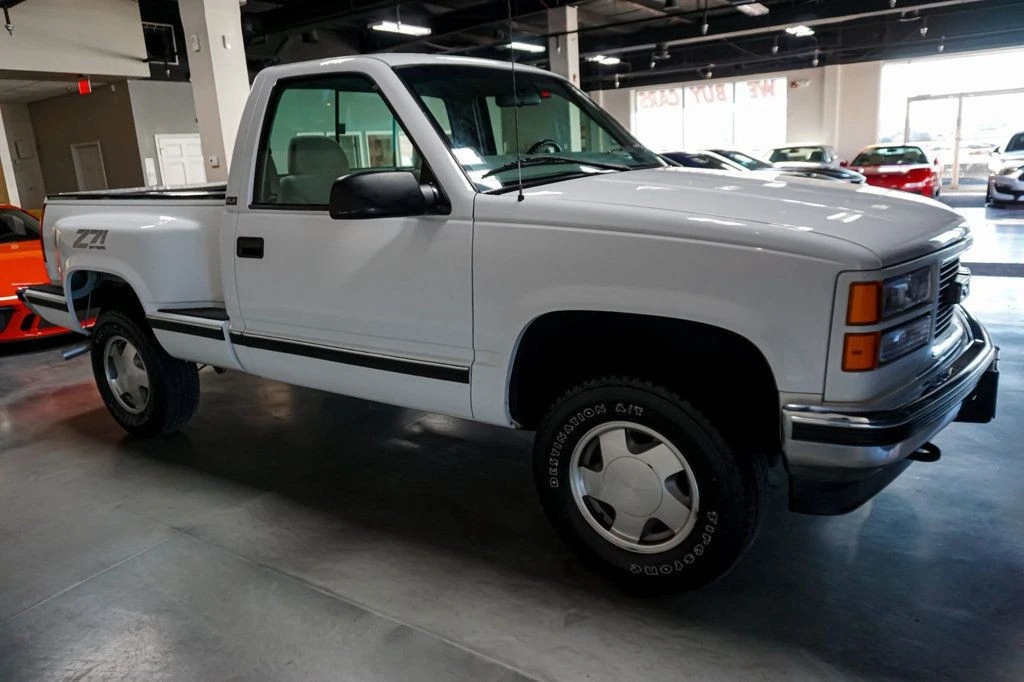 1997 GMC Sierra 1st Gen - Image 2 of 12
