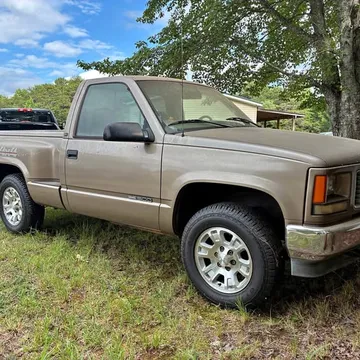 1997 GMC Sierra 1500 Regular Cab SL Pickup 2D 6 1/2 ft