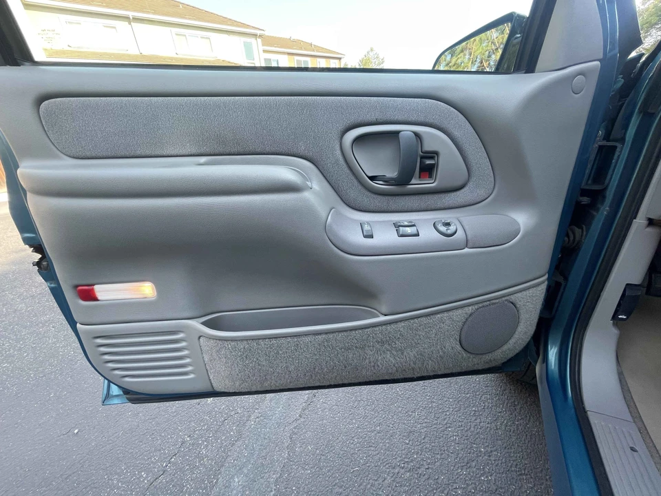 1997 GMC Sierra 1st Gen - Image 25 of 31