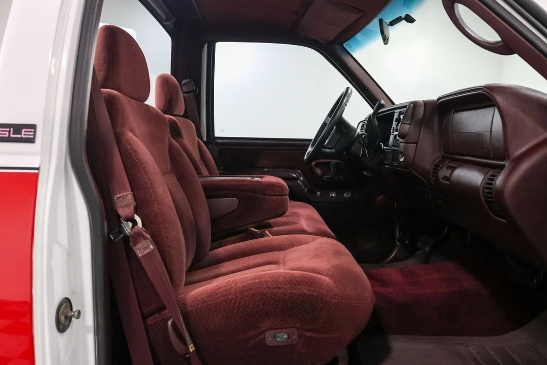 1997 GMC Sierra 1st Gen - Image 17 of 24