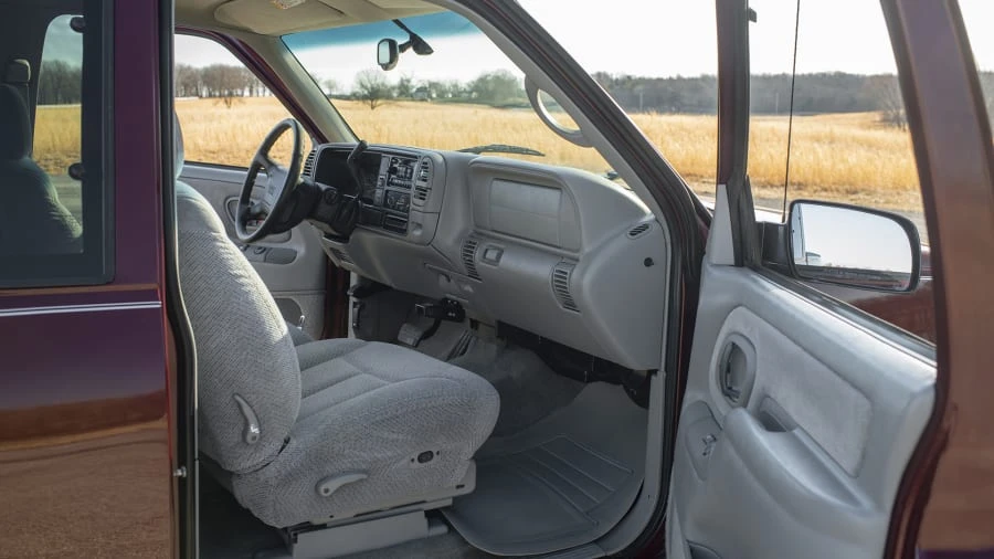 1997 GMC Sierra 1st Gen - Image 5 of 12