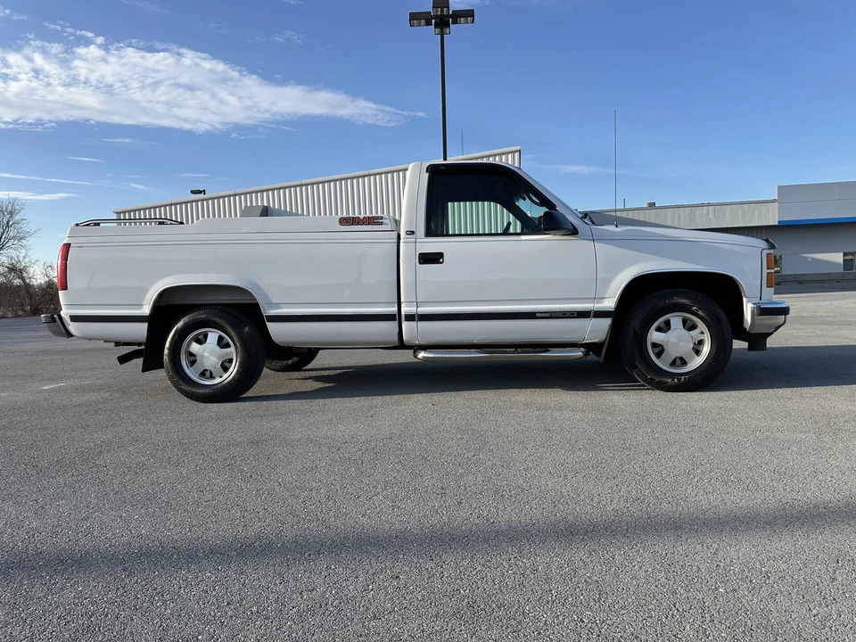 1997 GMC Sierra 1st Gen - Image 13 of 31
