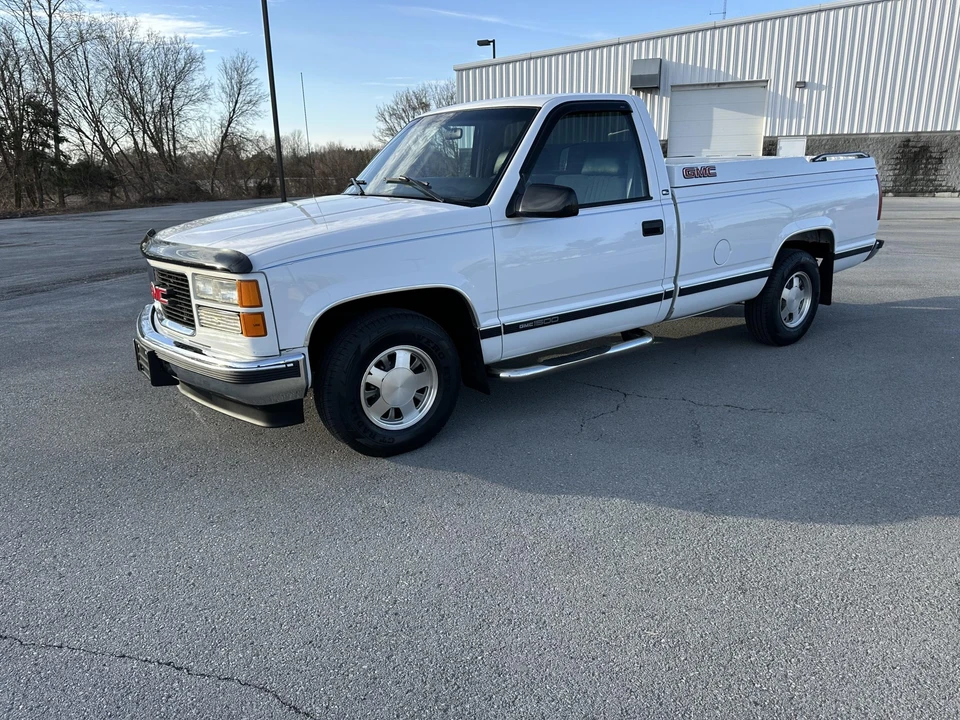 1997 GMC Sierra 1st Gen - Image 2 of 31