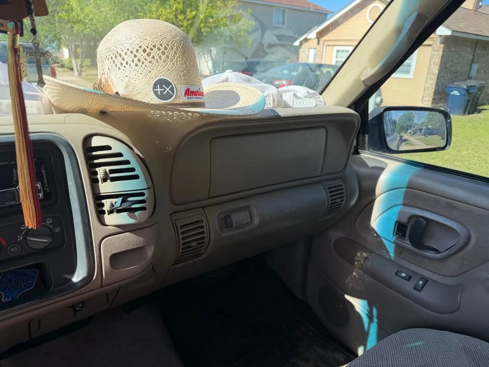 1997 GMC Sierra 1st Gen - Image 7 of 10