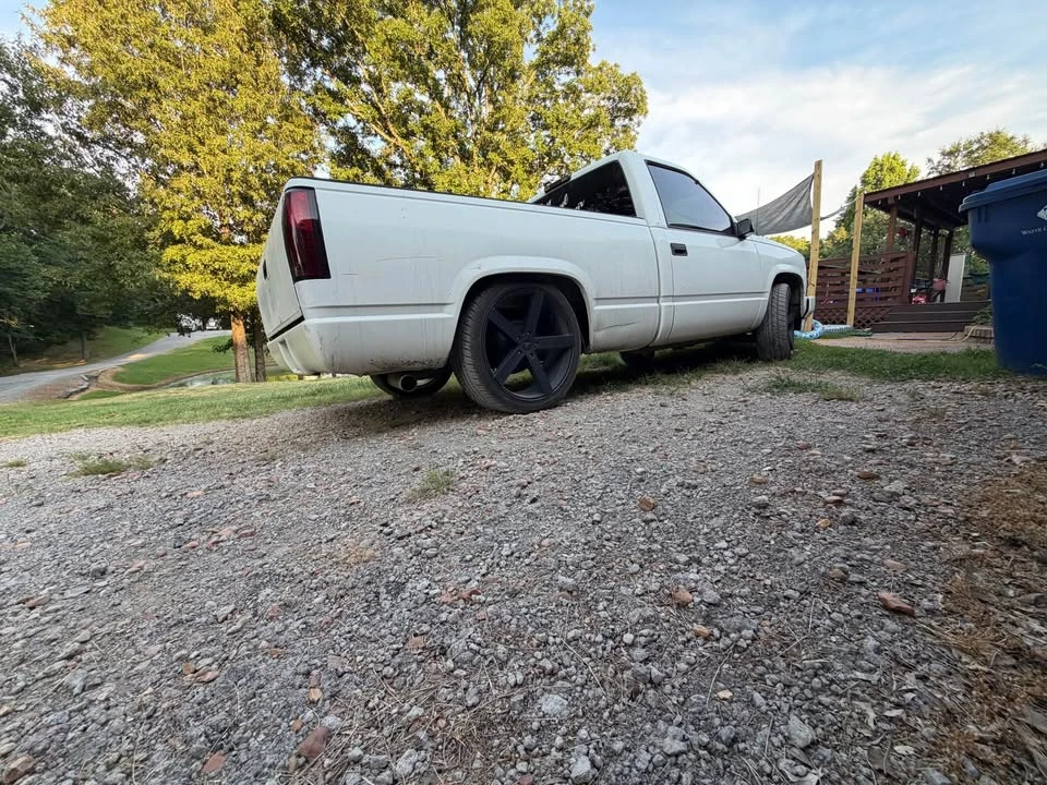 1997 GMC Sierra 1st Gen - Image 2 of 12