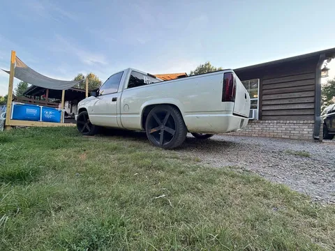 1997 GMC Sierra 1500 Regular Cab SL Pickup 2D 6 1/2 ft