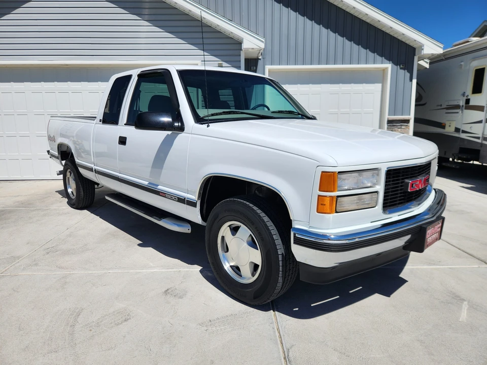 1997 GMC Sierra 1st Gen - Image 2 of 31