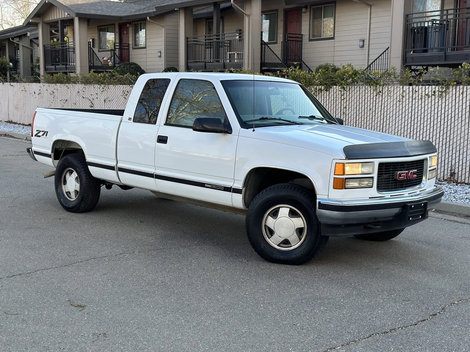 1997 GMC Sierra 1st Gen - Image 2 of 31
