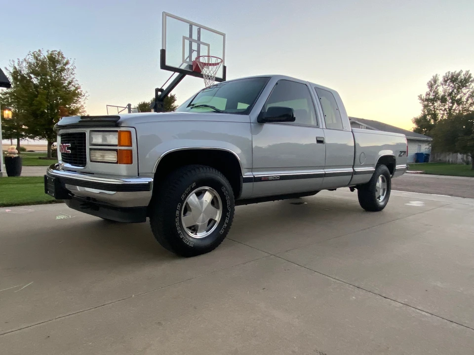 1997 GMC Sierra 1st Gen - Image 2 of 31