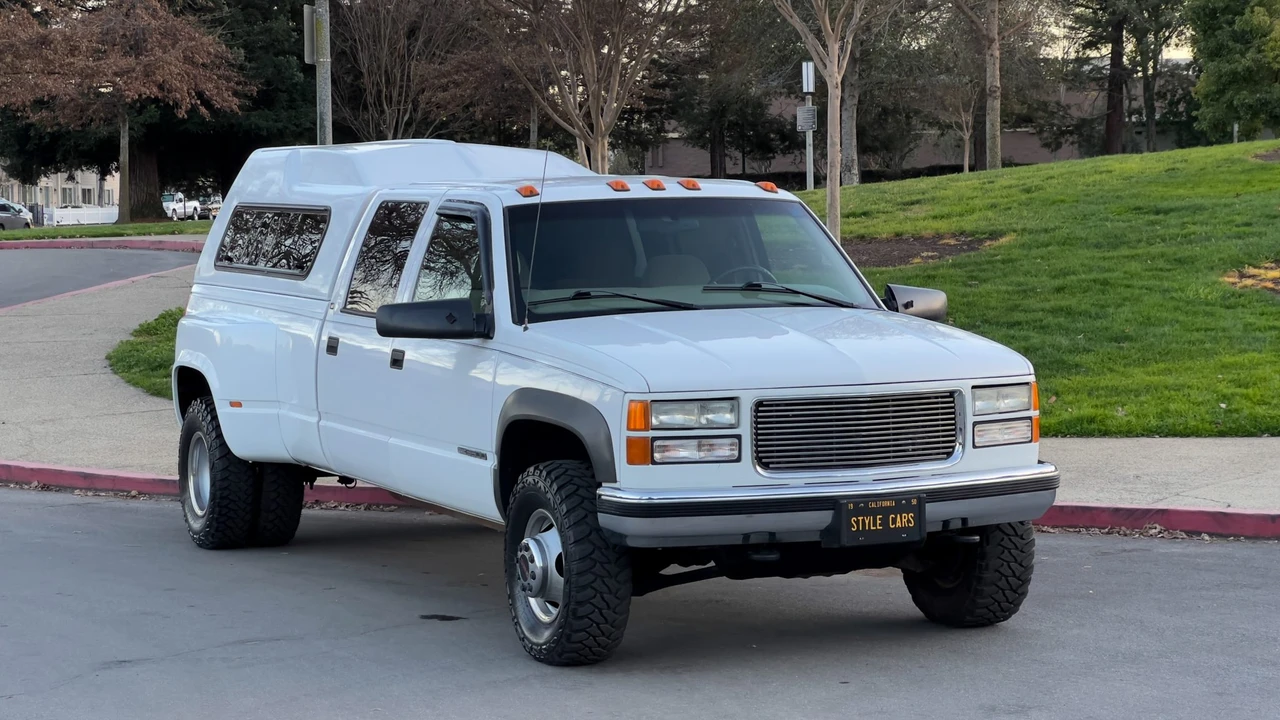1997 GMC Sierra 1st Gen - Image 2 of 31