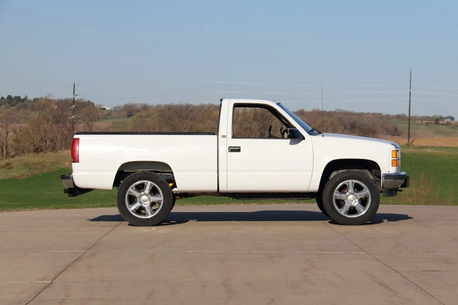 1997 GMC Sierra 1st Gen - Image 2 of 30