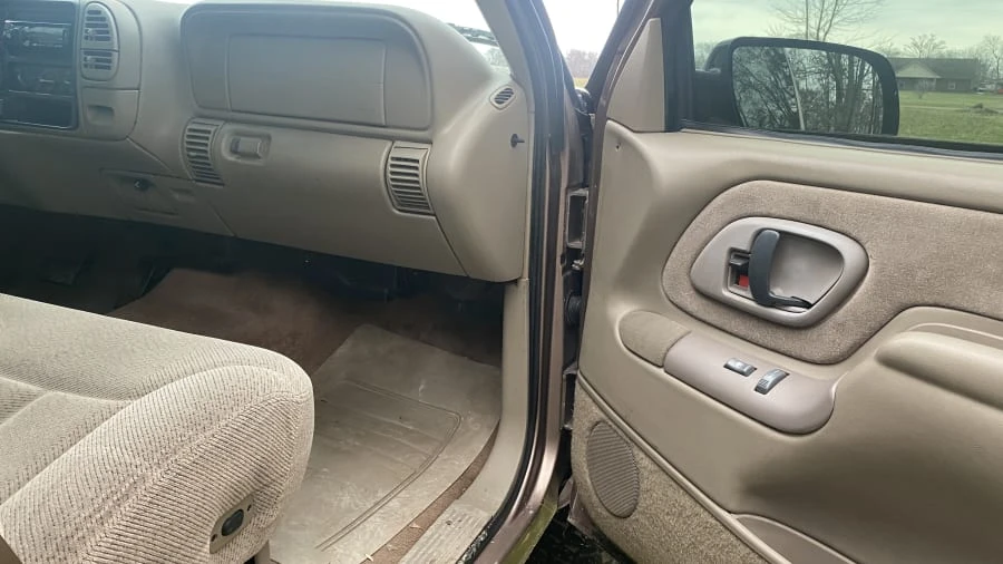 1997 GMC Sierra 1st Gen - Image 4 of 9