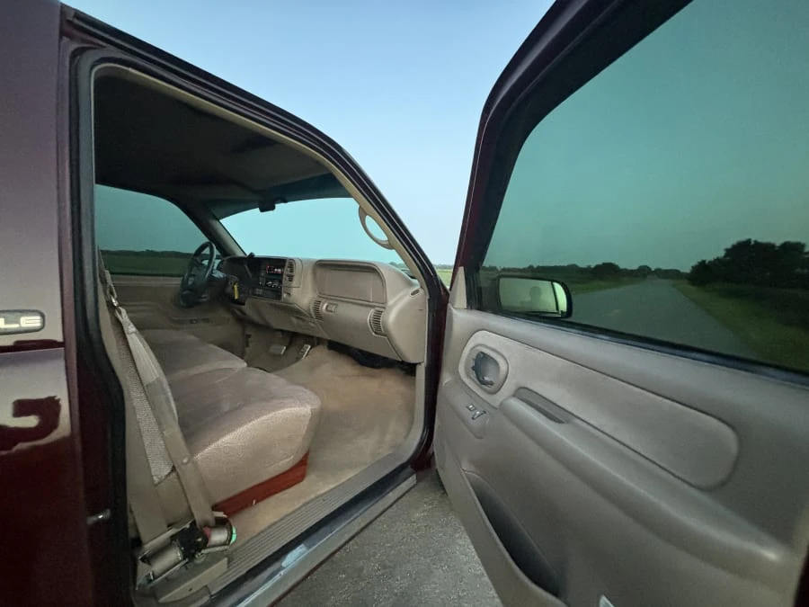 1997 GMC Sierra 1st Gen - Image 11 of 13