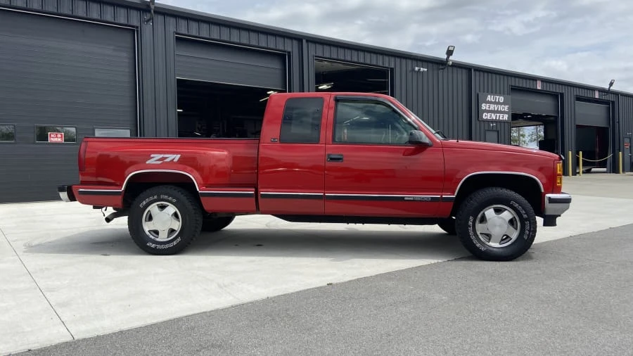 1997 GMC Sierra 1st Gen - Image 2 of 8