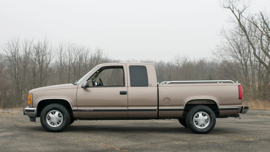 1997 GMC Sierra 1st Gen - Image 2 of 12