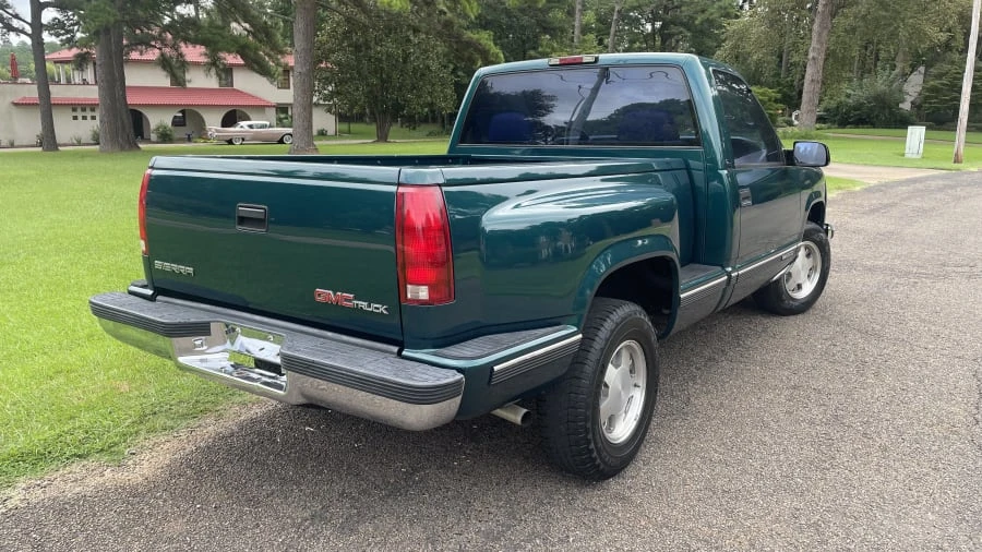 1997 GMC Sierra 1st Gen - Image 2 of 4