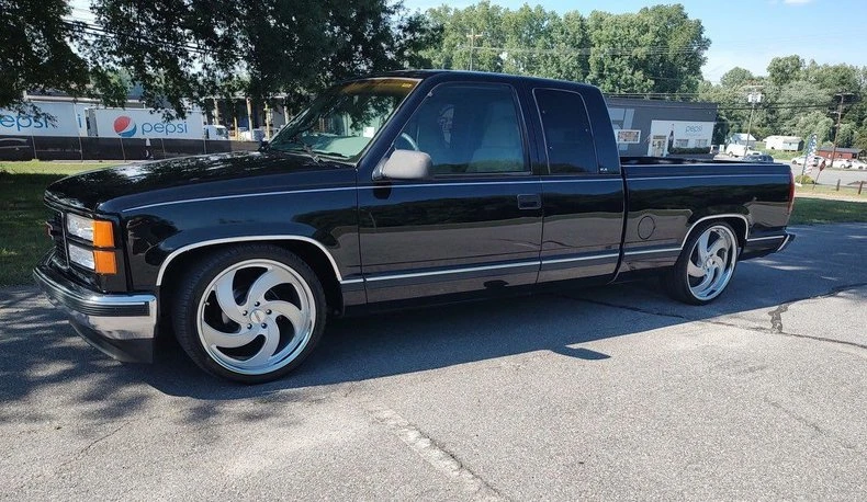 1997 GMC Sierra 1st Gen - Image 2 of 12