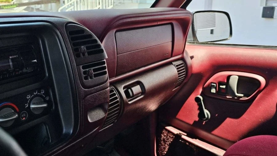 1997 GMC Sierra 1st Gen - Image 9 of 11