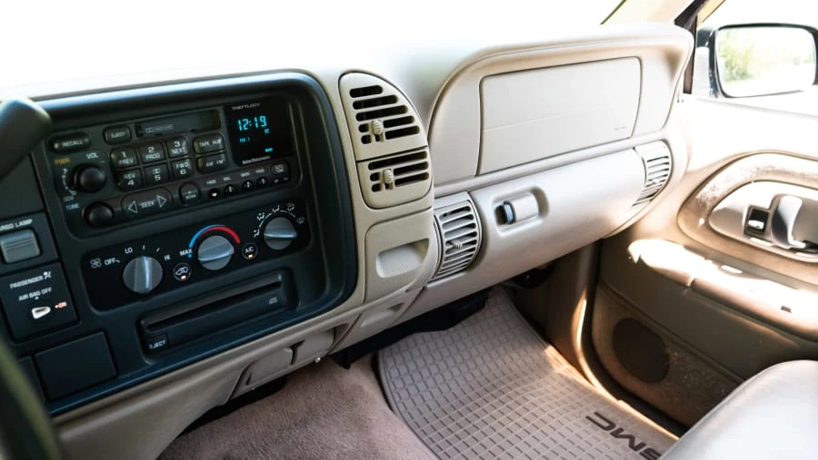 1997 GMC Sierra 1st Gen - Image 30 of 31